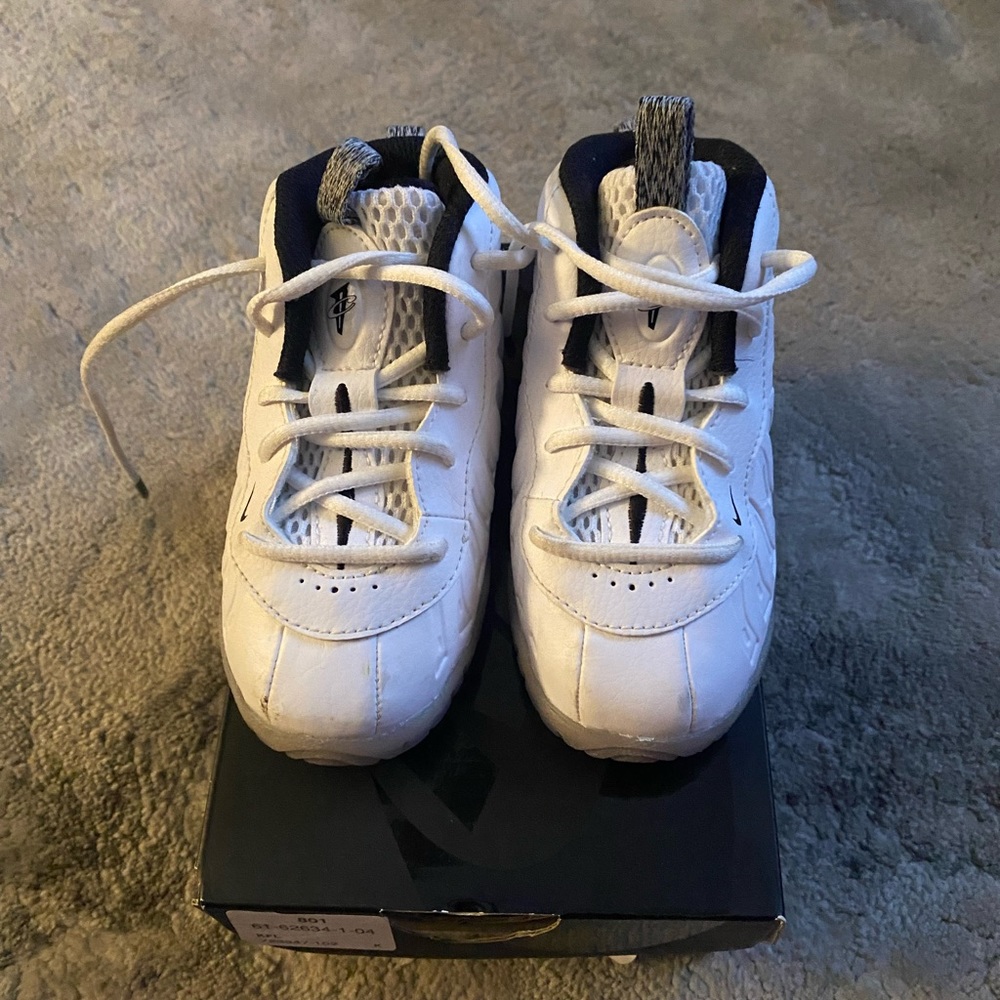 Gently worn Nike Posite one 7C